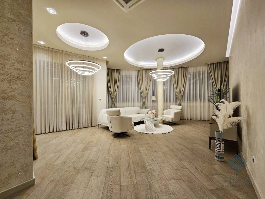 Budva, Centar grada, trosoban stan 112m²