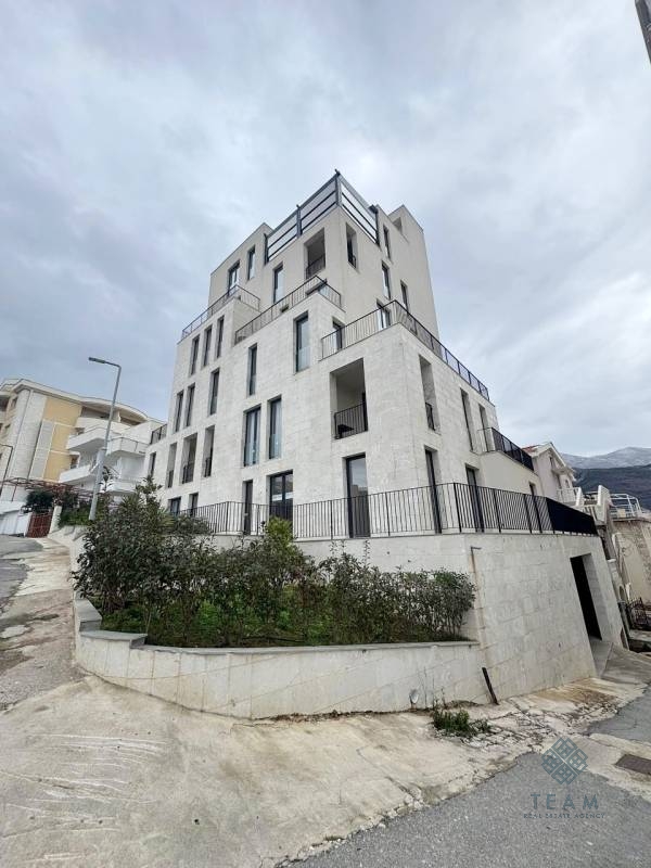 Budva, Ivanovići, dvosoban penthouse 200m²