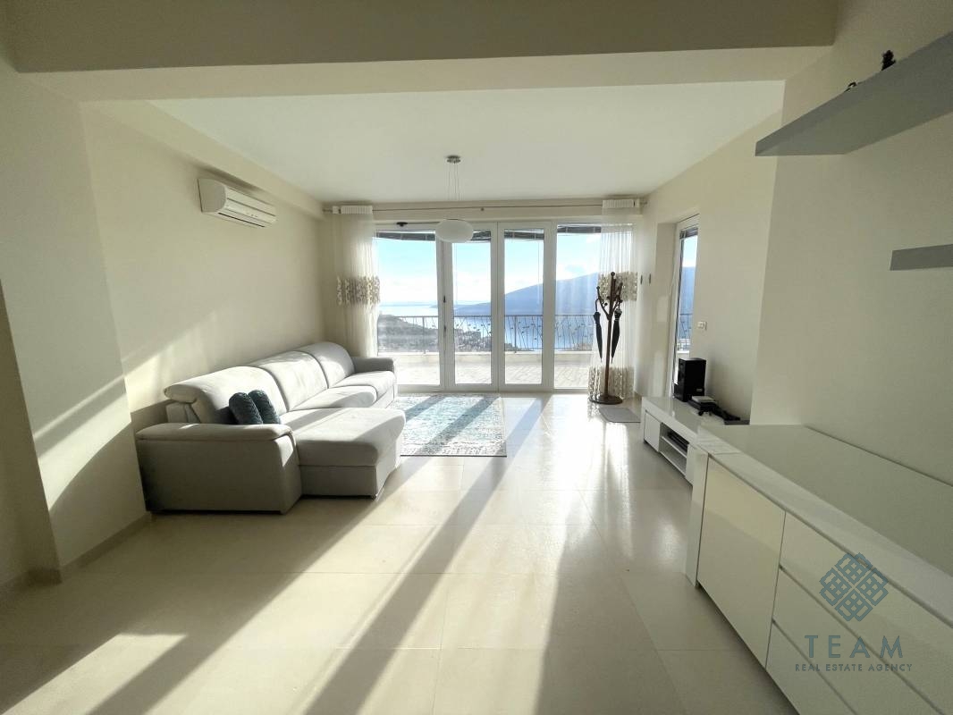 Herceg Novi, Topla, dvosoban stan 156m²
