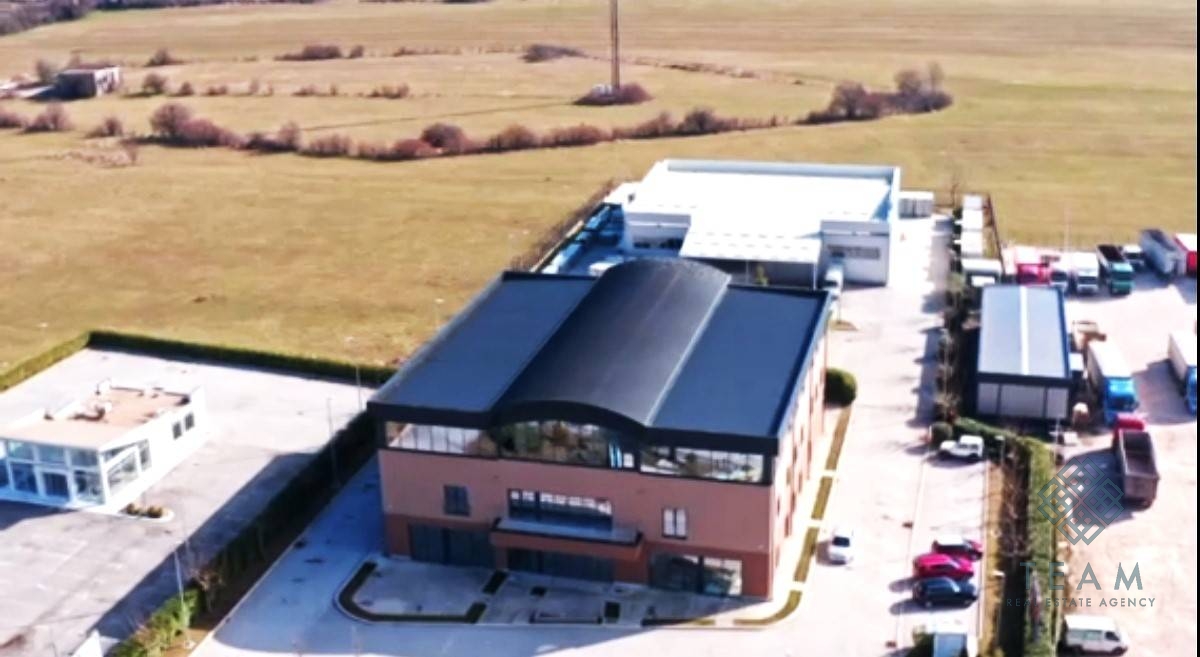 Nikšić, magacinski prostor 2700m² + 900m²