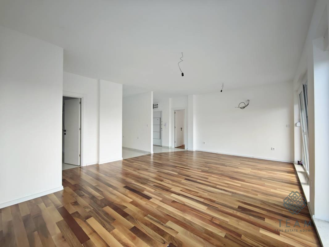 Podgorica, Iza Central Pointa, trosoban stan 131m²