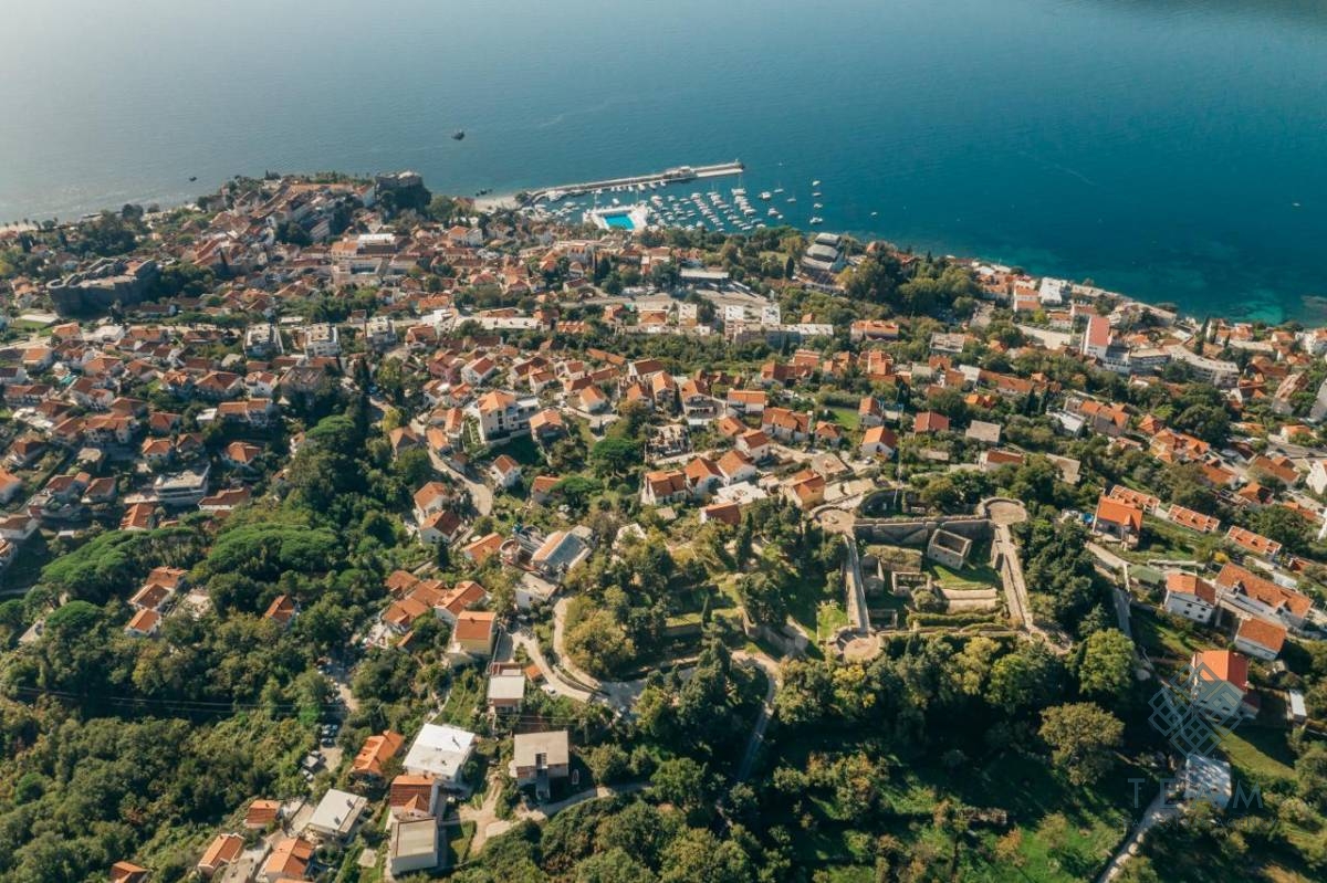 Herceg Novi, Topla, plac 604 m²