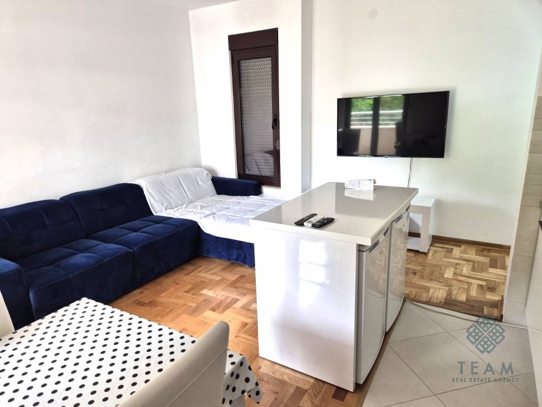 Budva, Bečići, 58 m² iki yatak odalı daire