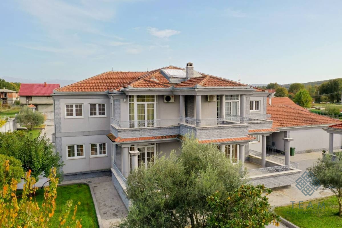 Podgorica, Nikšić Yolu, Villa 560m²