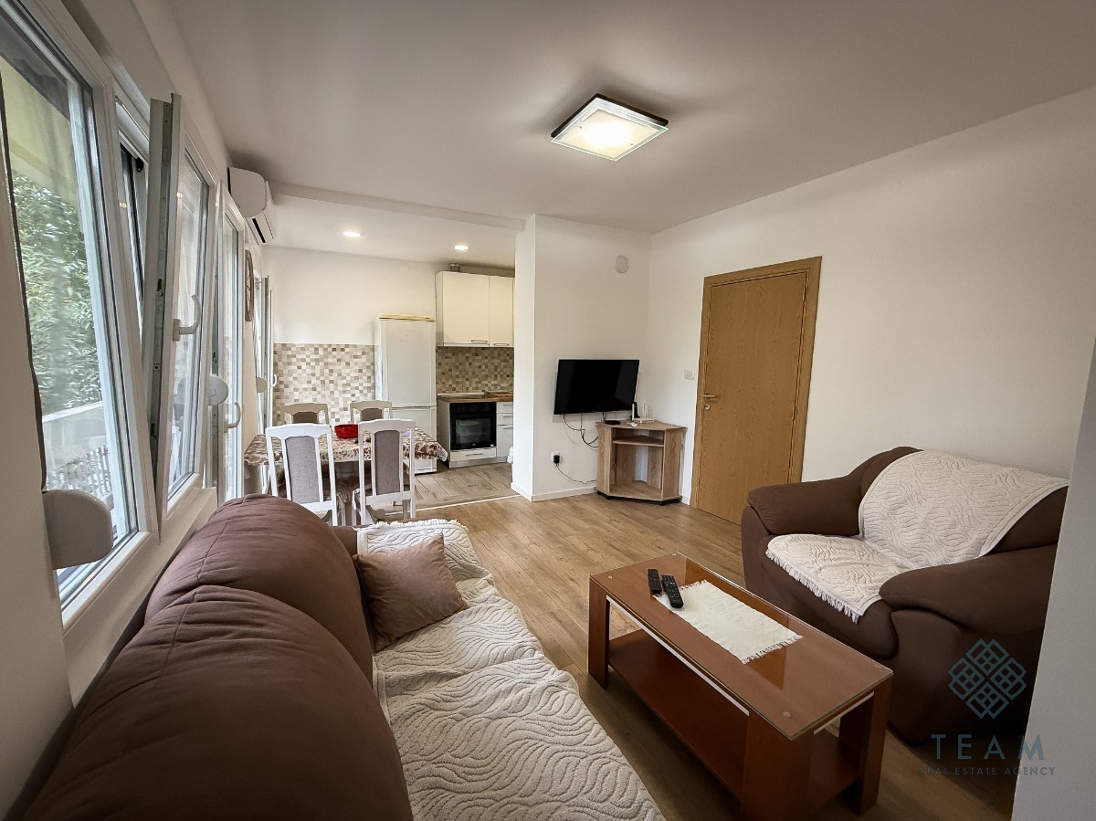 Podgorica, Autobuska, dvosoban stan 68m²