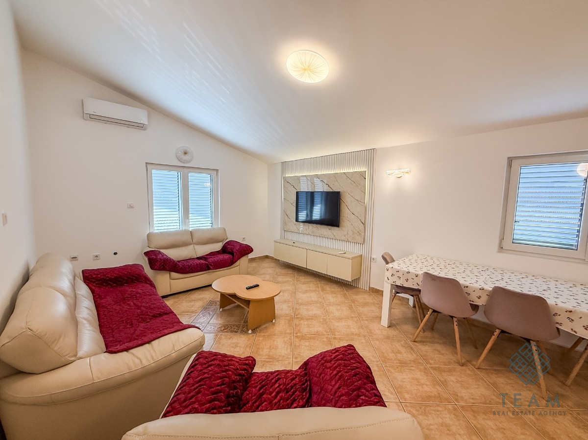 Podgorica, Masline, 300 m² aile evi