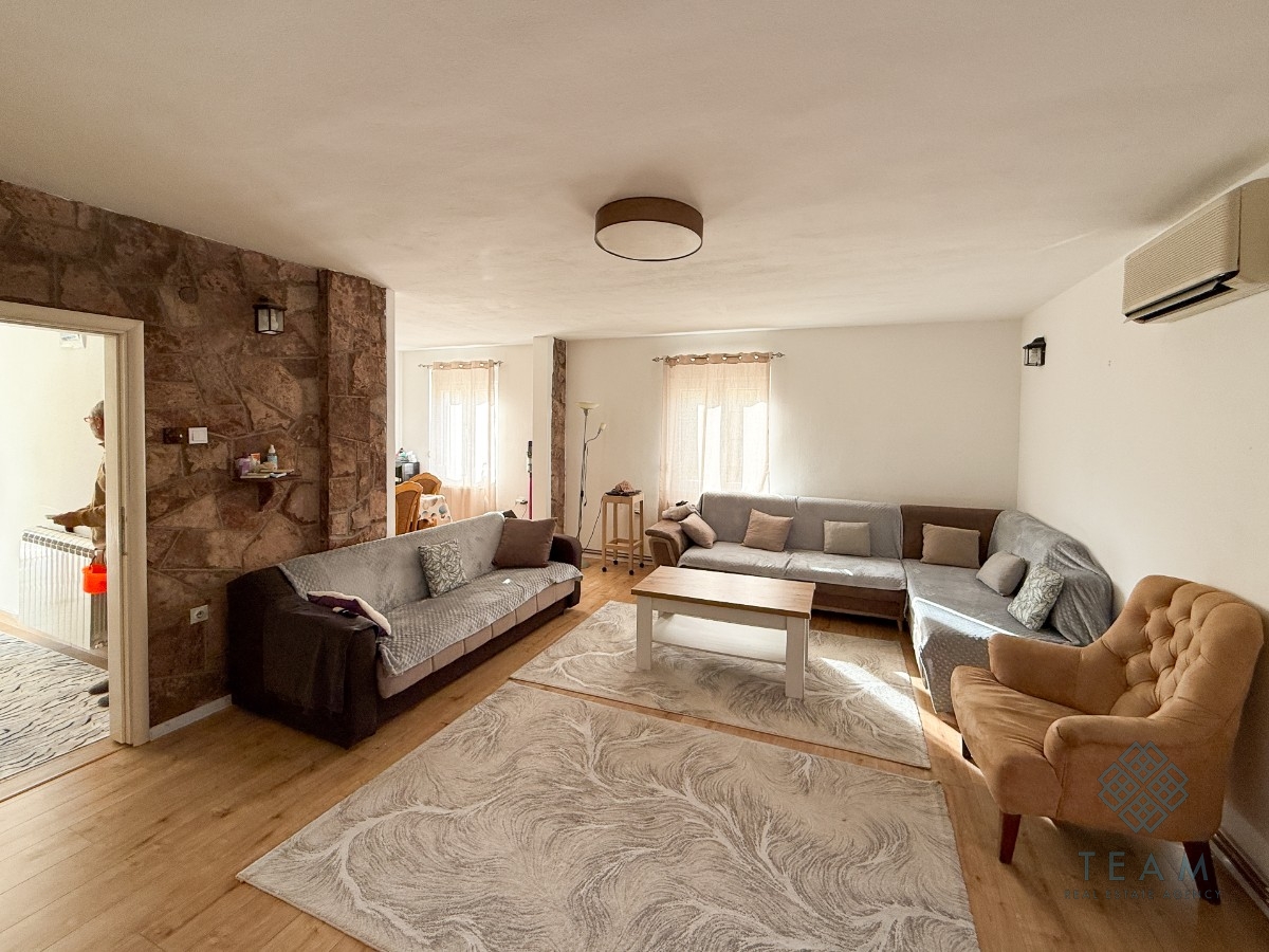 Podgorica, Tološi, kuća 200 m²