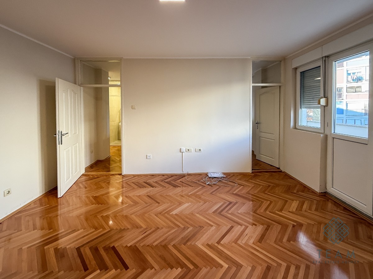 Podgorica, Centar, poslovni prostor 90 m²