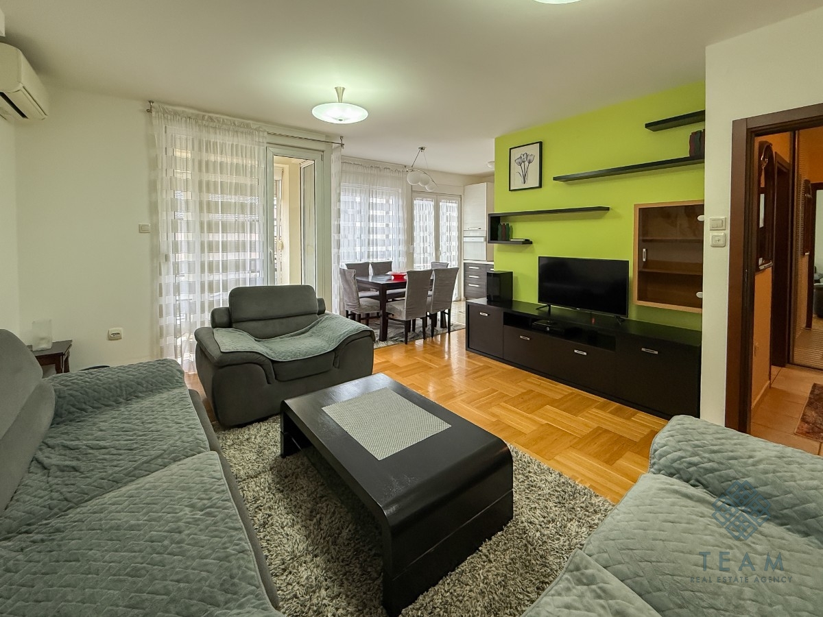 Podgorica, Dalmatinska, dvosoban stan 74 m²