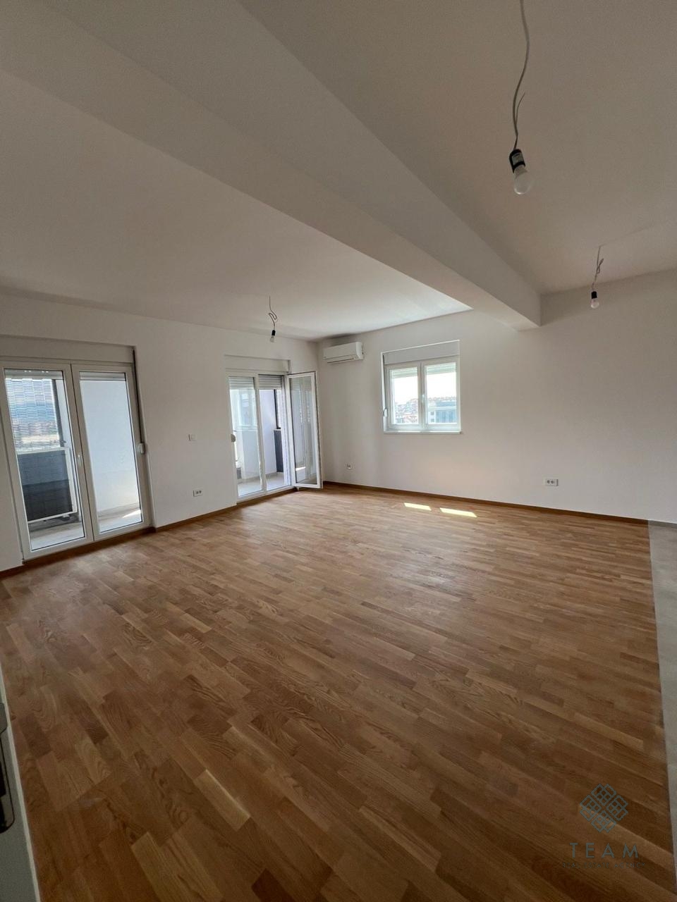 Podgorica, Stari Aerodrom, trosoban stan 104 m²