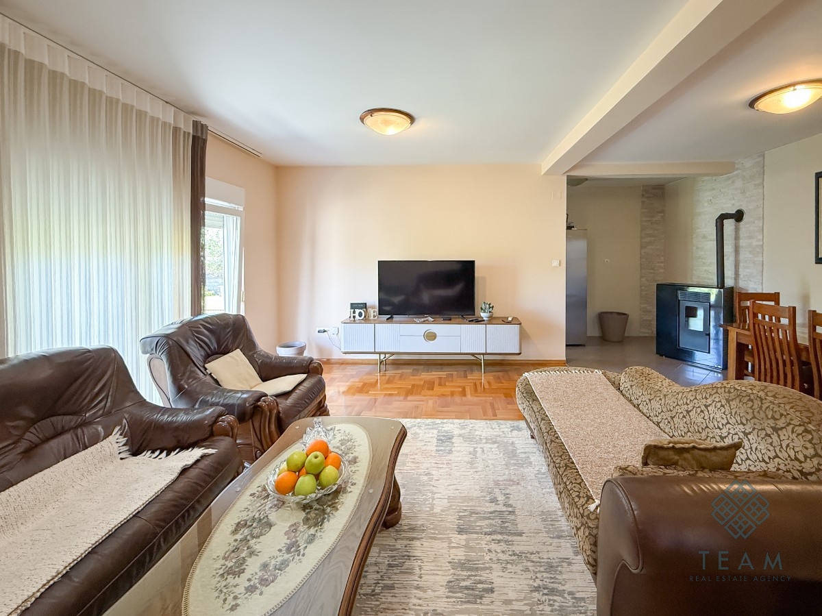 Подгорица, Старый Аэродром, трёхкомнатная квартира 110 м²