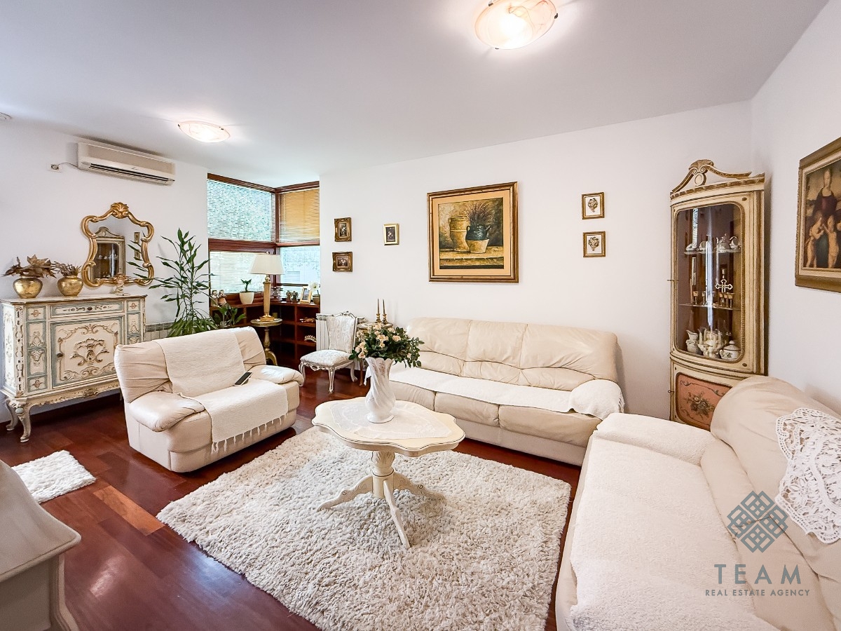 Podgorica, Gorica C, trosoban stan 100 m²