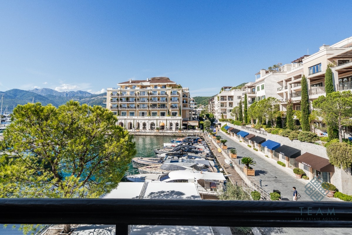 Tivat, Porto Montenegro, dvosoban stan 140 m²