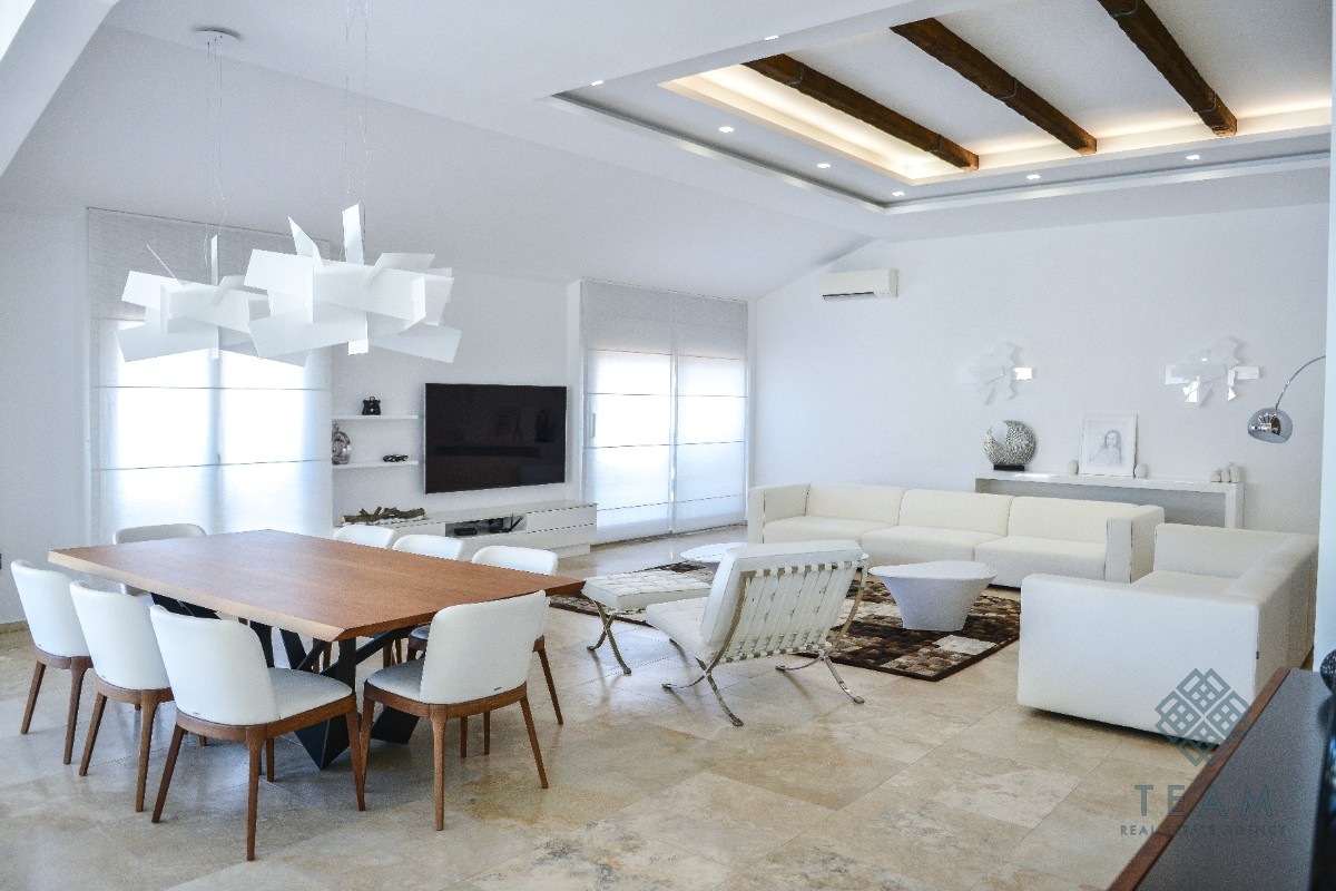 Budva, Centar, trosoban stan 218 m²