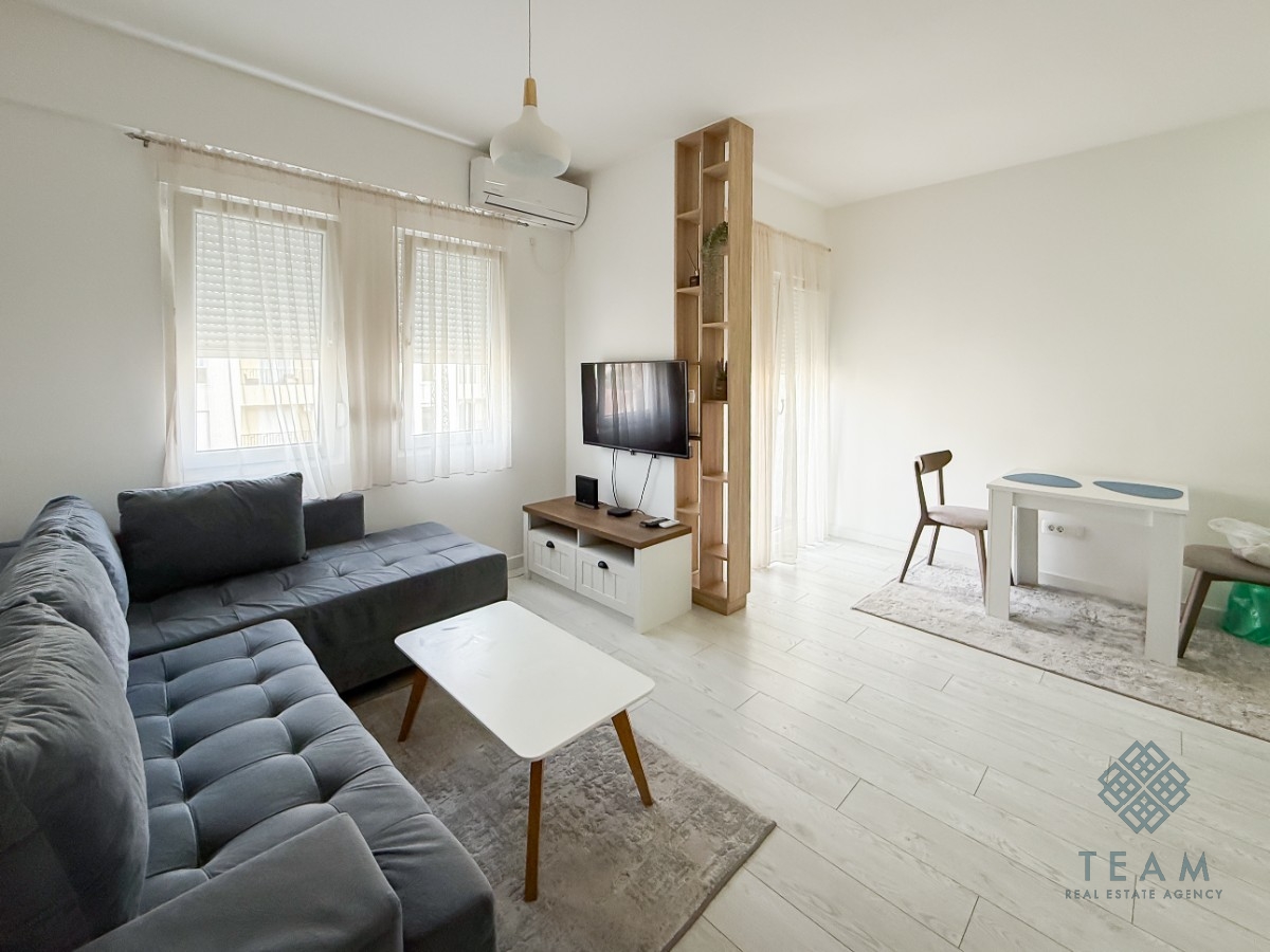 Podgorica, Stari Aerodrom, garsonjera 27 m²